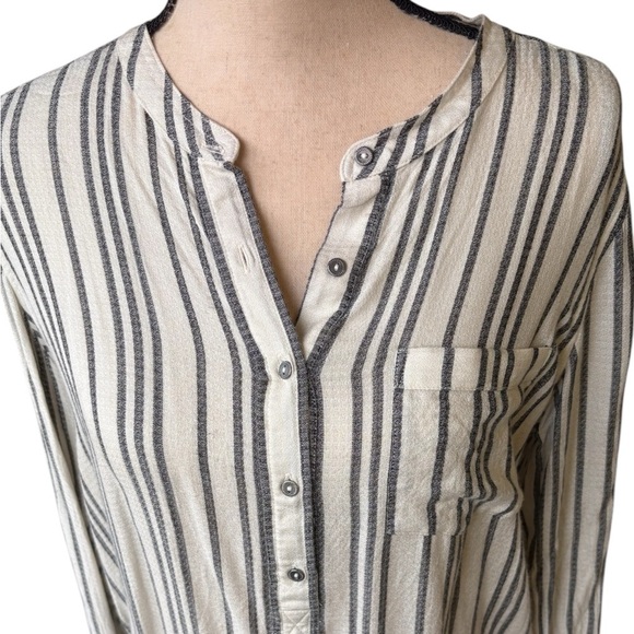 Lucky Brand Tops - Lucky Brand-Medium 100% viscose off white/gray striped blouse. Roll tab sleeve